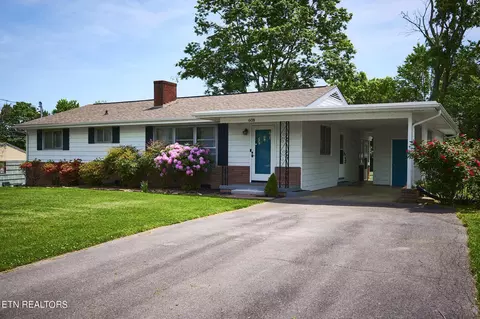 608 Centeroak Dr, Knoxville, TN 37920