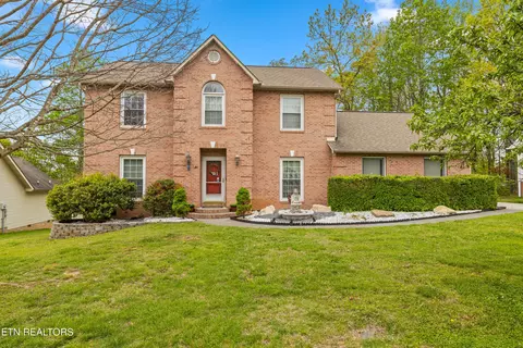 231 Country Run Cir, Powell, TN 37849
