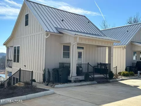 114 East Harbor View Ln #B, La Follette, TN 37766