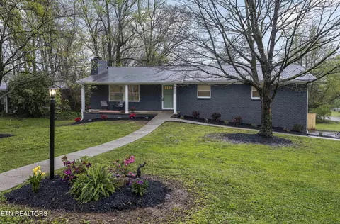 4800 Parva Dr, Knoxville, TN 37914