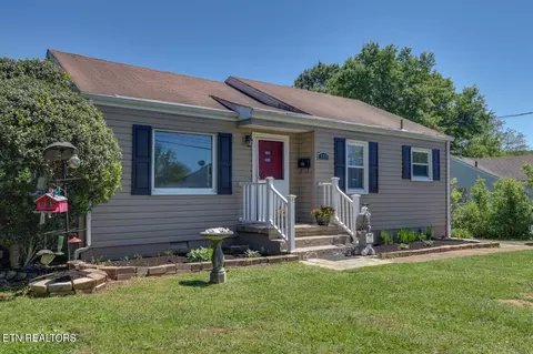 120 Salem Rd, Oak Ridge, TN 37830