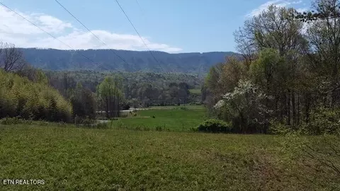 21 364 Acres Knob Rd, Maryville, TN 37803