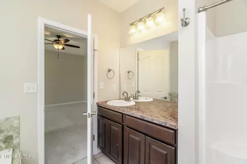 Bath - 517 E Brushy Valley Dr, Powell, TN 37849 photo 2 of 7