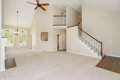 Living - 517 E Brushy Valley Dr, Powell, TN 37849 photo 2 of 5