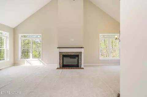 Living - 517 E Brushy Valley Dr, Powell, TN 37849 photo 3 of 5