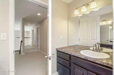 Bath - 517 E Brushy Valley Dr, Powell, TN 37849 photo 6 of 7