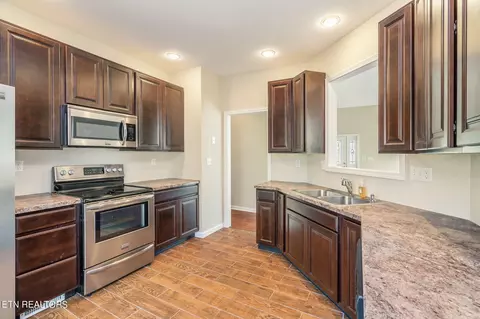 Kitchen - 517 E Brushy Valley Dr, Powell, TN 37849 photo 1 of 4