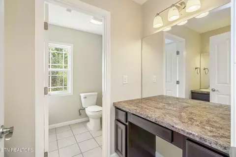 Bath - 517 E Brushy Valley Dr, Powell, TN 37849 photo 5 of 7