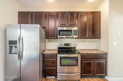 Kitchen - 517 E Brushy Valley Dr, Powell, TN 37849 photo 4 of 4