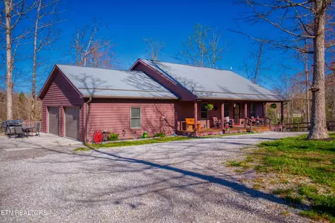 135 W Ridge Rd, Allardt, TN 38504