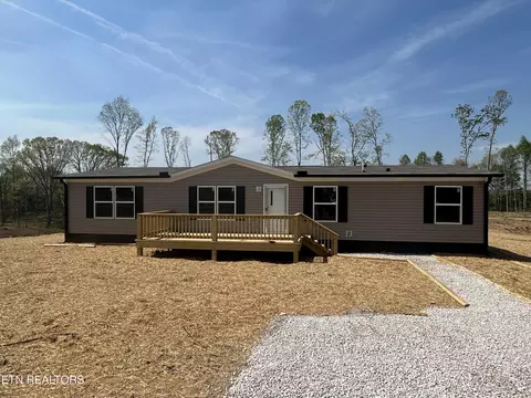 216 Community Dr, Madisonville, TN 37354