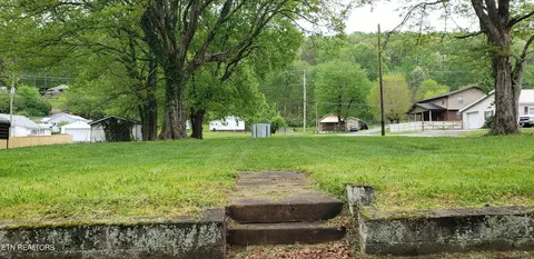1 E Farrell St, Niota, TN 37826