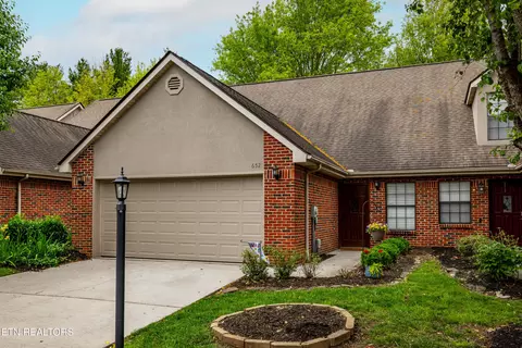 652 Farragut Commons Dr, Knoxville, TN 37934