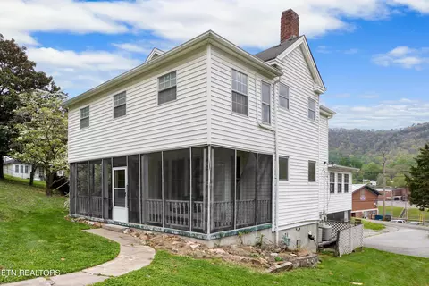214 W Chestnut St, La Follette, TN 37766