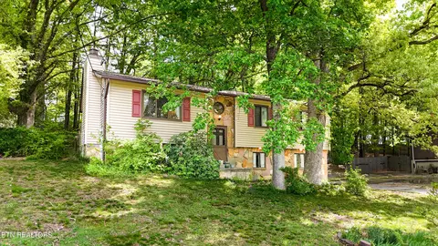 5708 NW Wooded Acres Dr, Knoxville, TN 37921