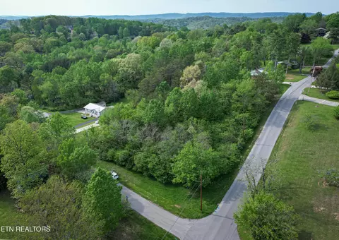 450 Dogwood Dr, Harriman, TN 37748