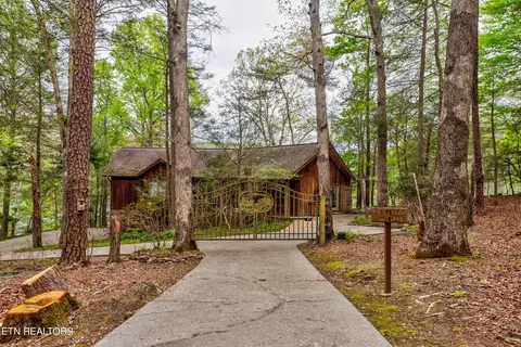 165 Hemlock Bluff Ln, Caryville, TN 37714