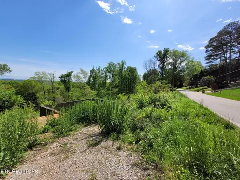 4906 Laurelwood Rd, Knoxville, TN 37918