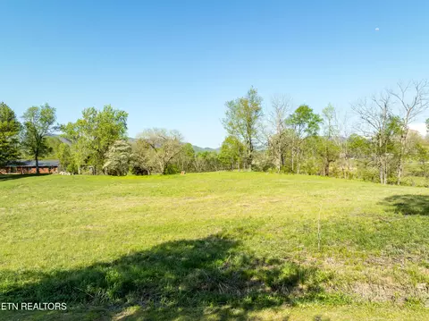 E Chestnut Hill Rd, Townsend, TN 37882