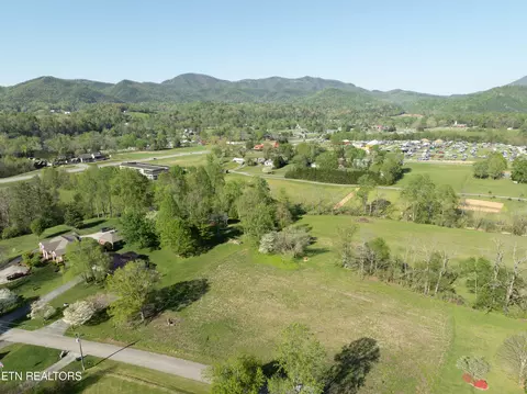 E Chestnut Hill Rd, Townsend, TN 37882