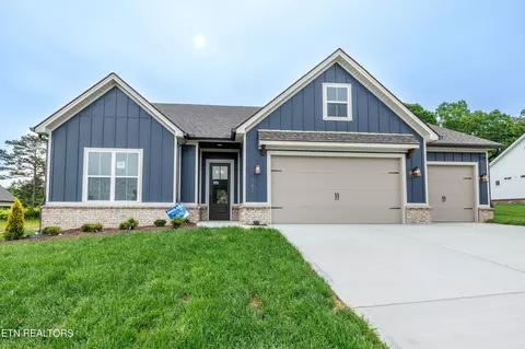 167 Clover Cir, Lenoir City, TN 37772
