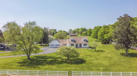 816 Calloway Cir, Lenoir City, TN 37772