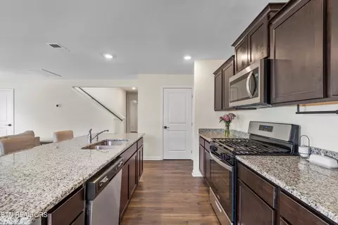 Kitchen - 813 Greene Meadow Dr, Talbott, TN 37877 photo 3 of 5