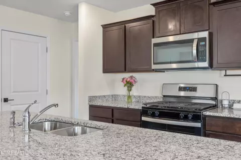 Kitchen - 813 Greene Meadow Dr, Talbott, TN 37877 photo 4 of 5