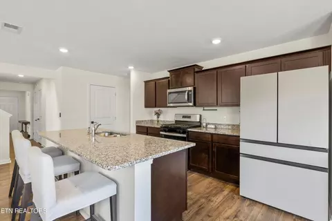 Kitchen - 813 Greene Meadow Dr, Talbott, TN 37877 photo 2 of 5