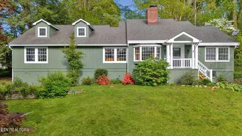 111 NW Greenbrier Dr, Knoxville, TN 37919