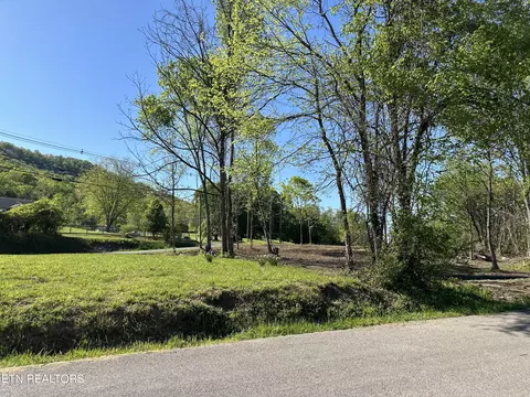 285 Old Lake City Hwy, Rocky Top, TN 37769