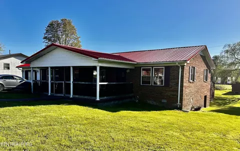 135 Brittain Dr, Harrogate, TN 37752