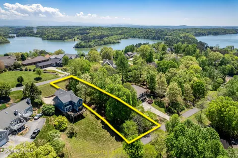375 Southshore Dr, Greenback, TN 37742