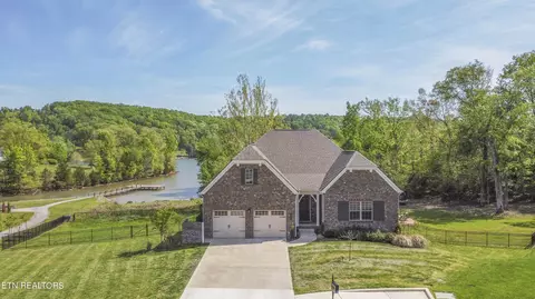191 Ashton Fields Dr, Lenoir City, TN 37772