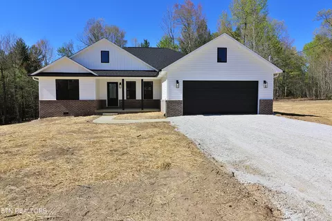600 Taylon Ln, Oneida, TN 37841