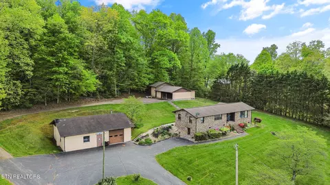 1027 Blockhouse Valley Rd, Clinton, TN 37716
