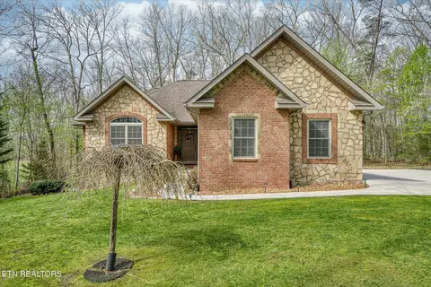 76 N Riverview Ln, Crossville, TN 38555