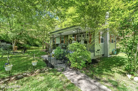 2317 Brown Rd, Knoxville, TN 37920