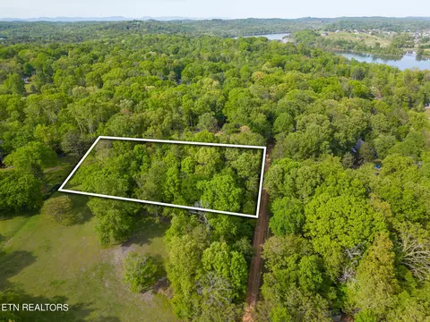 621 Thomas Ln, Kingston, TN 37763