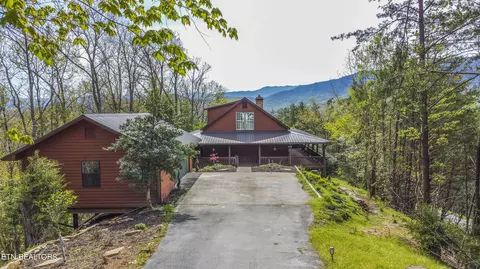 815 Hawk View Dr, Townsend, TN 37882
