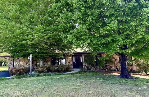 700 Foster Dr, Lenoir City, TN 37772