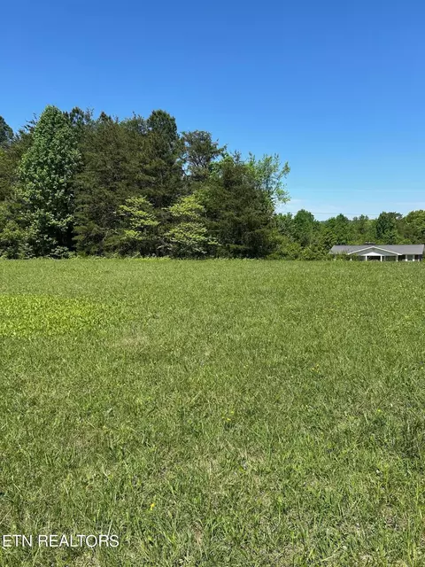 1110 Monroe Cir, Madisonville, TN 37354