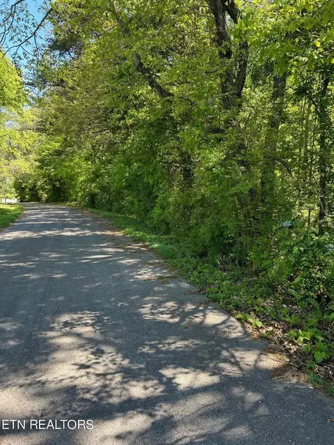 1269 Jackson Dr, Madisonville, TN 37354