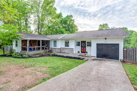 1221 Bradshaw Garden Rd, Knoxville, TN 37912