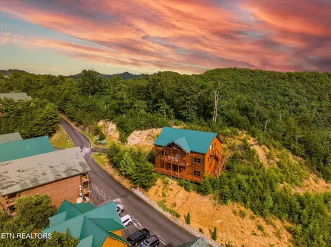 953 Black Bear Cub Way, Sevierville, TN 37862
