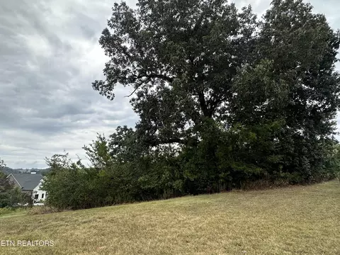 715 Timberline Dr, Lenoir City, TN 37772