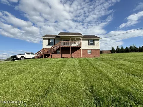 523 Low Valley Dr, Dandridge, TN 37725