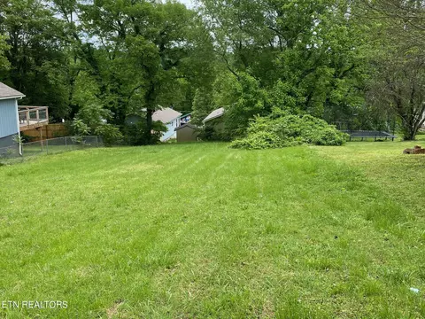 4136 NW Apex Dr, Knoxville, TN 37919