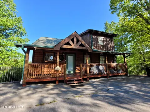 2868 Pine Haven Dr, Sevierville, TN 37862