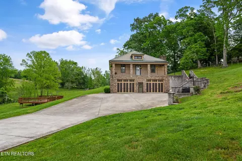 113 Columbus Dr, Lenoir City, TN 37771